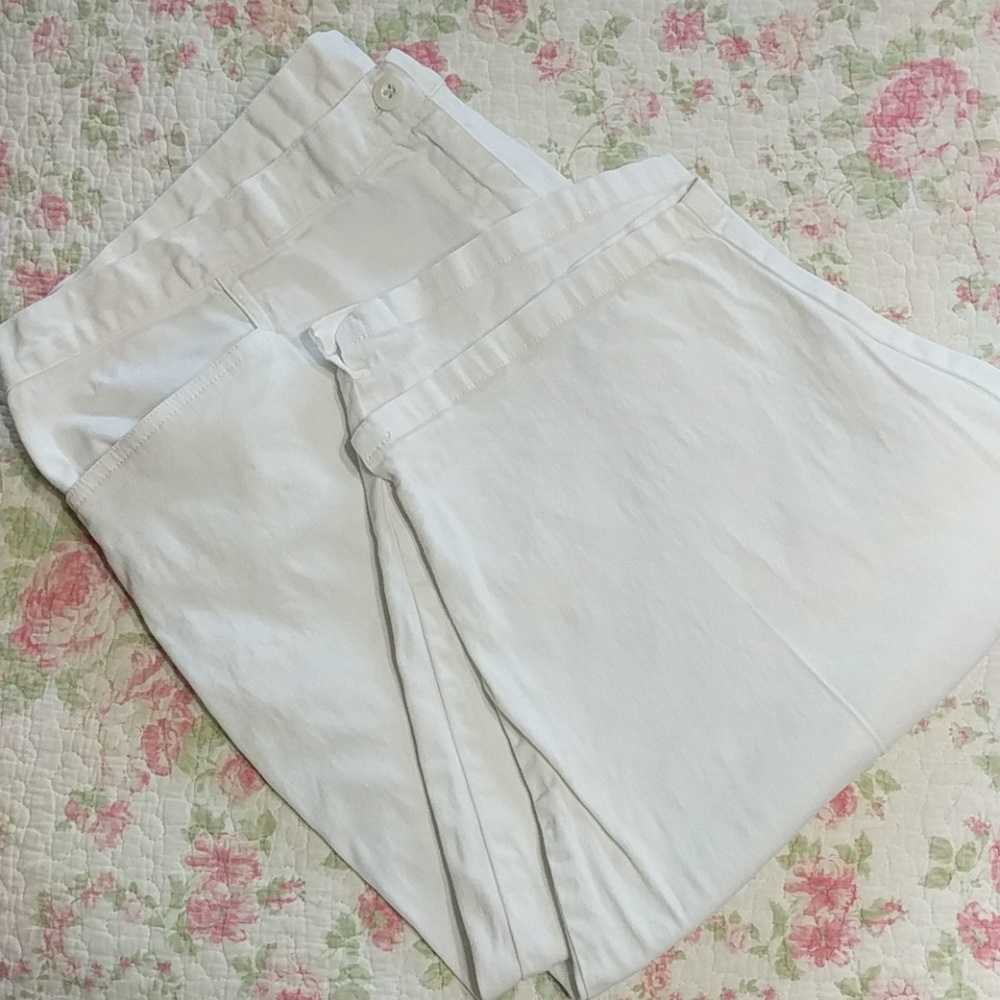 Stretch Carolina Blues white capri pants